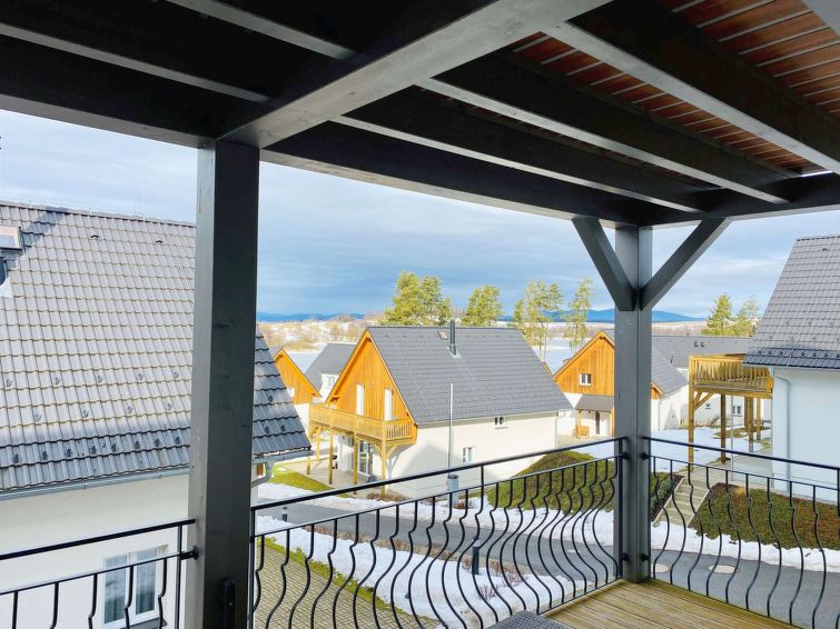"Lakeside Village 5", studio 1-kamer 32 m2, op de begane grond. Het objekt is geschikt voor 2 volwassenen + 2 kinderen. Comfortabel en gezellig ingericht: woon-/slaapkamer met 1 2-pers divanbed en 1 2..