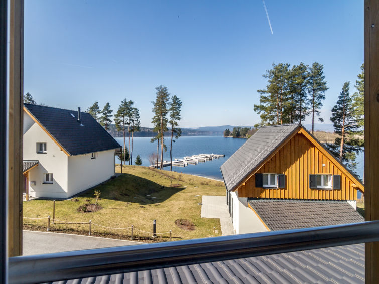 "Lakeside Village 6", huis 5-kamers 96 m2 op 2 verdiepingen. Comfortabel en gezellig ingericht: woonkamer met 1 divanbed. Kookhoek (4-pits kookplaat, oven, afwasmachine, waterkoker, magnetron, elektri..