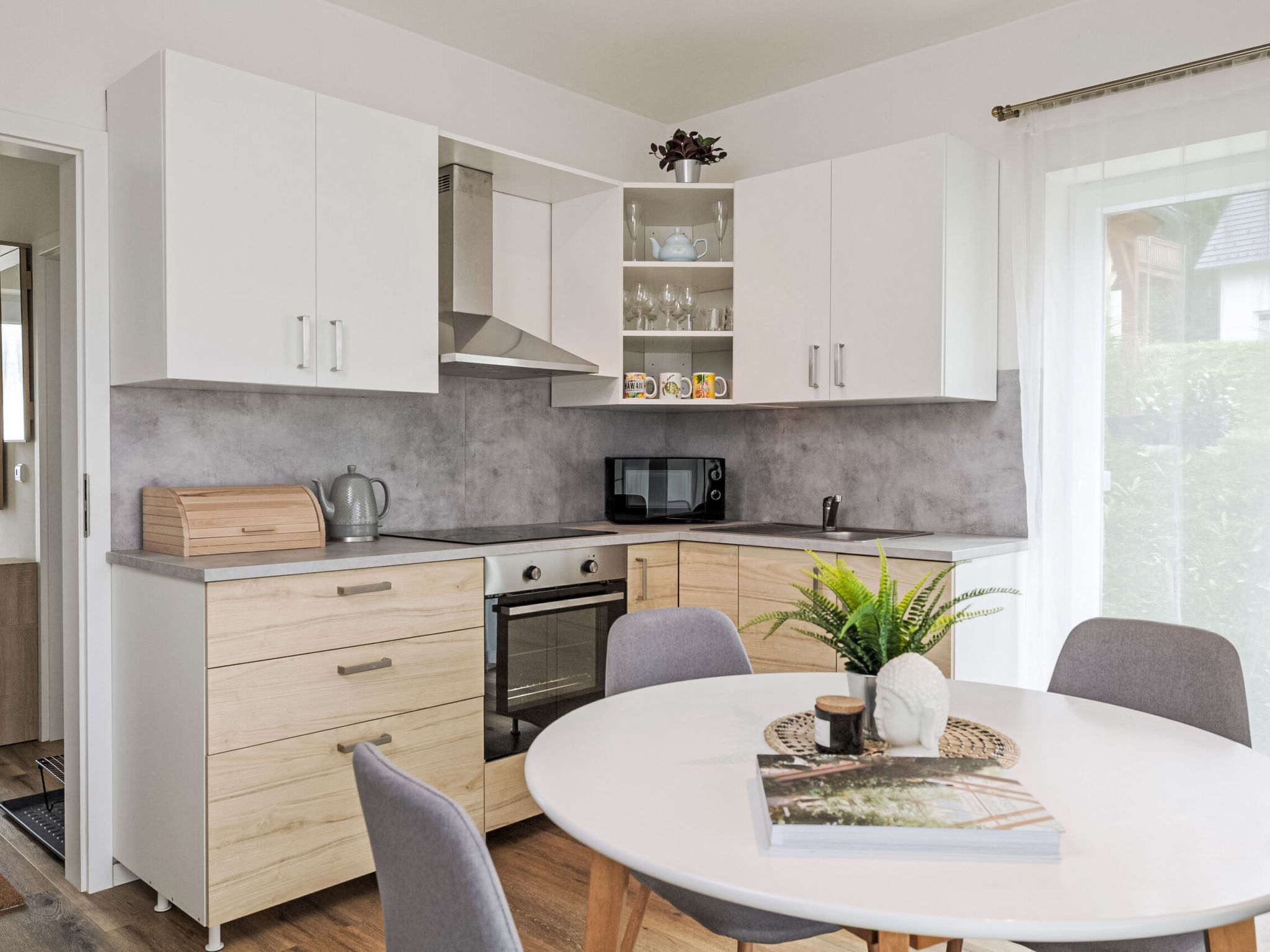 Lakeside Village 39-Drinnen