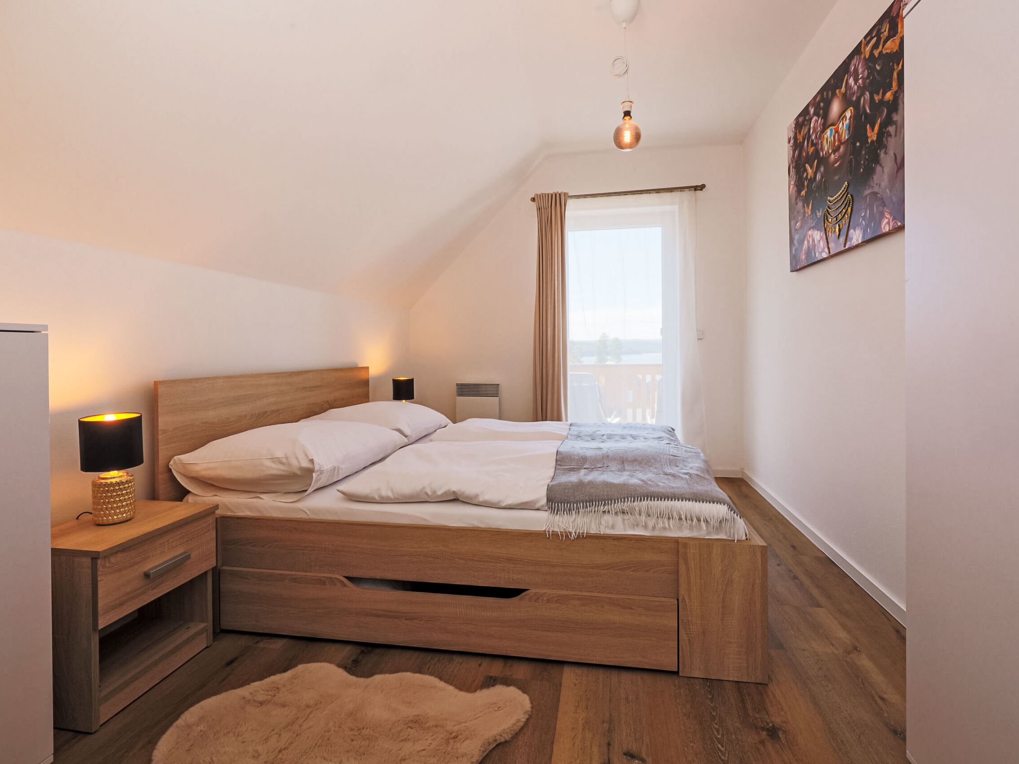 Lakeside Village 39-Drinnen