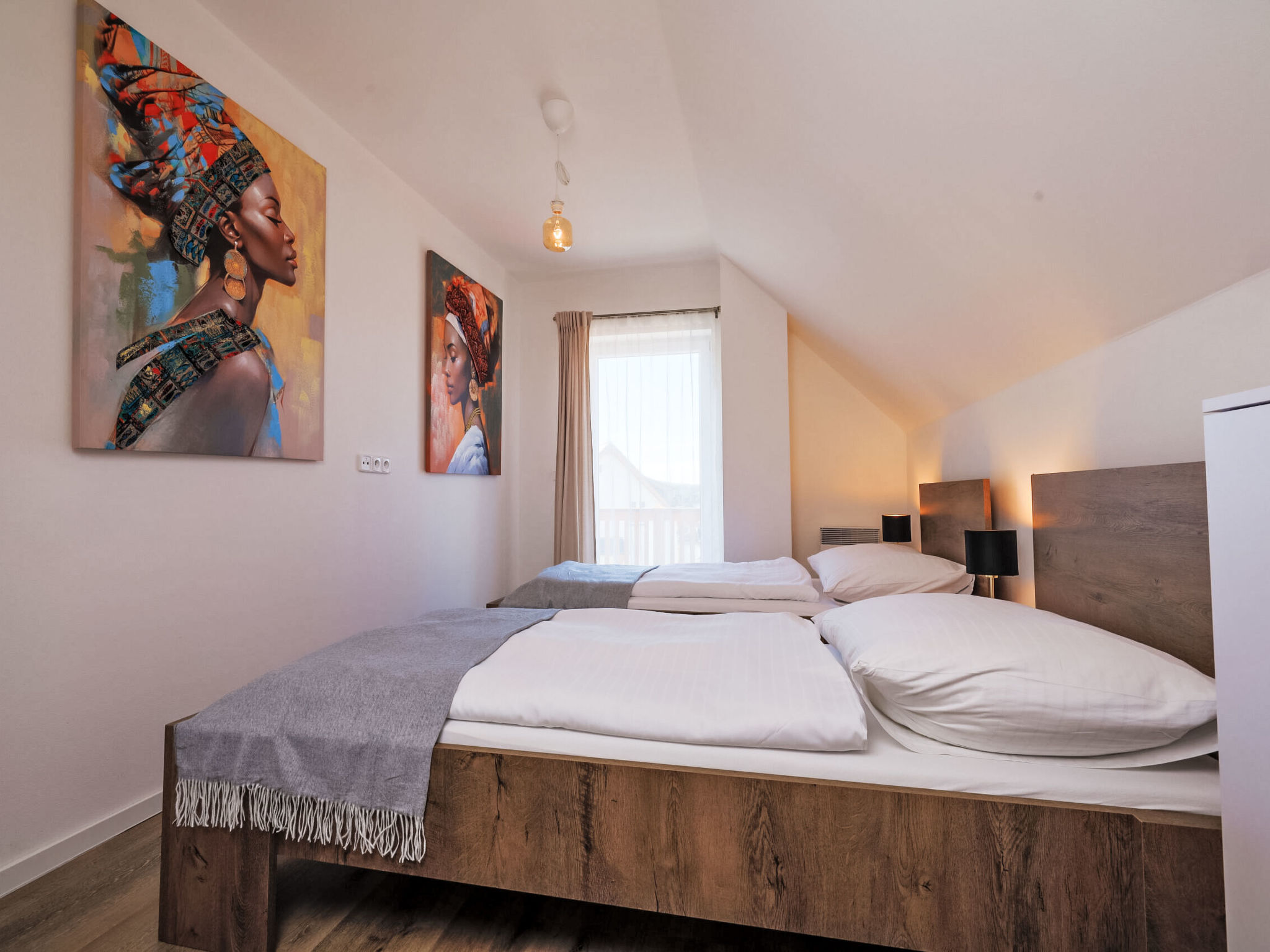 Lakeside Village 39-Drinnen