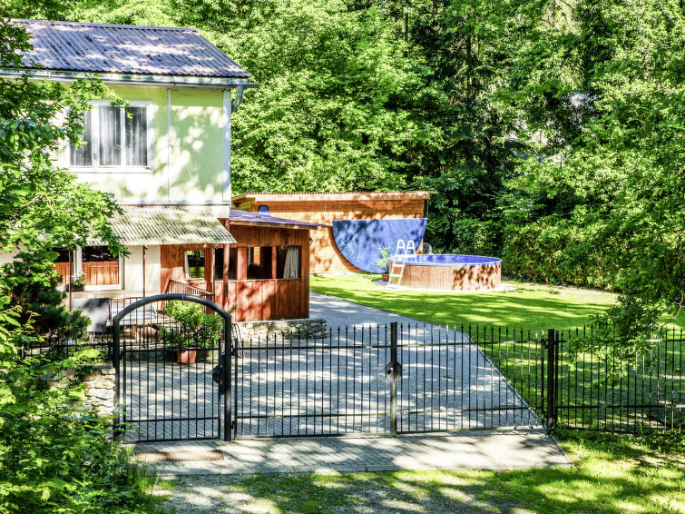 Vakantiehuis Jirka in Dehtáře met open haard en privézwembad in Dehtáře