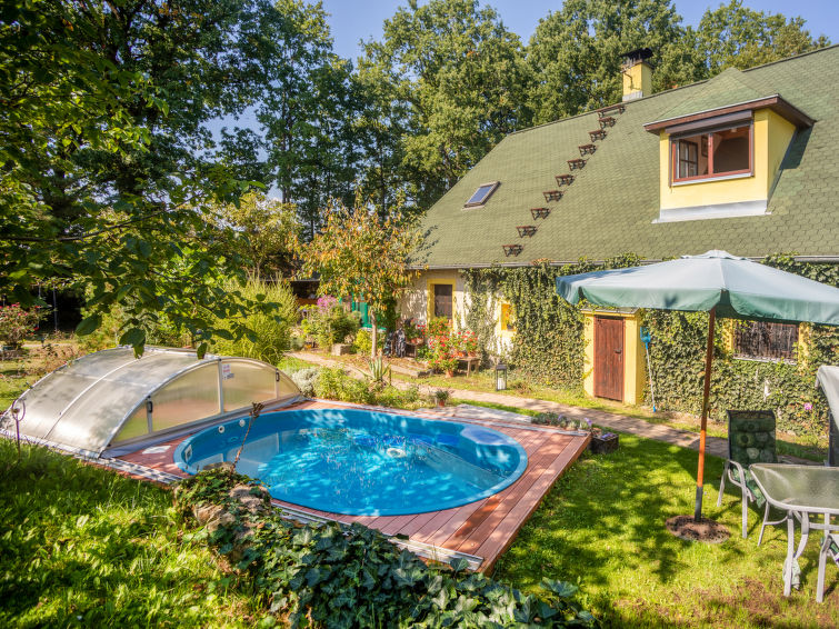 Boerderij aan het strand in Dehtáře met privézwembad in Dehtáře