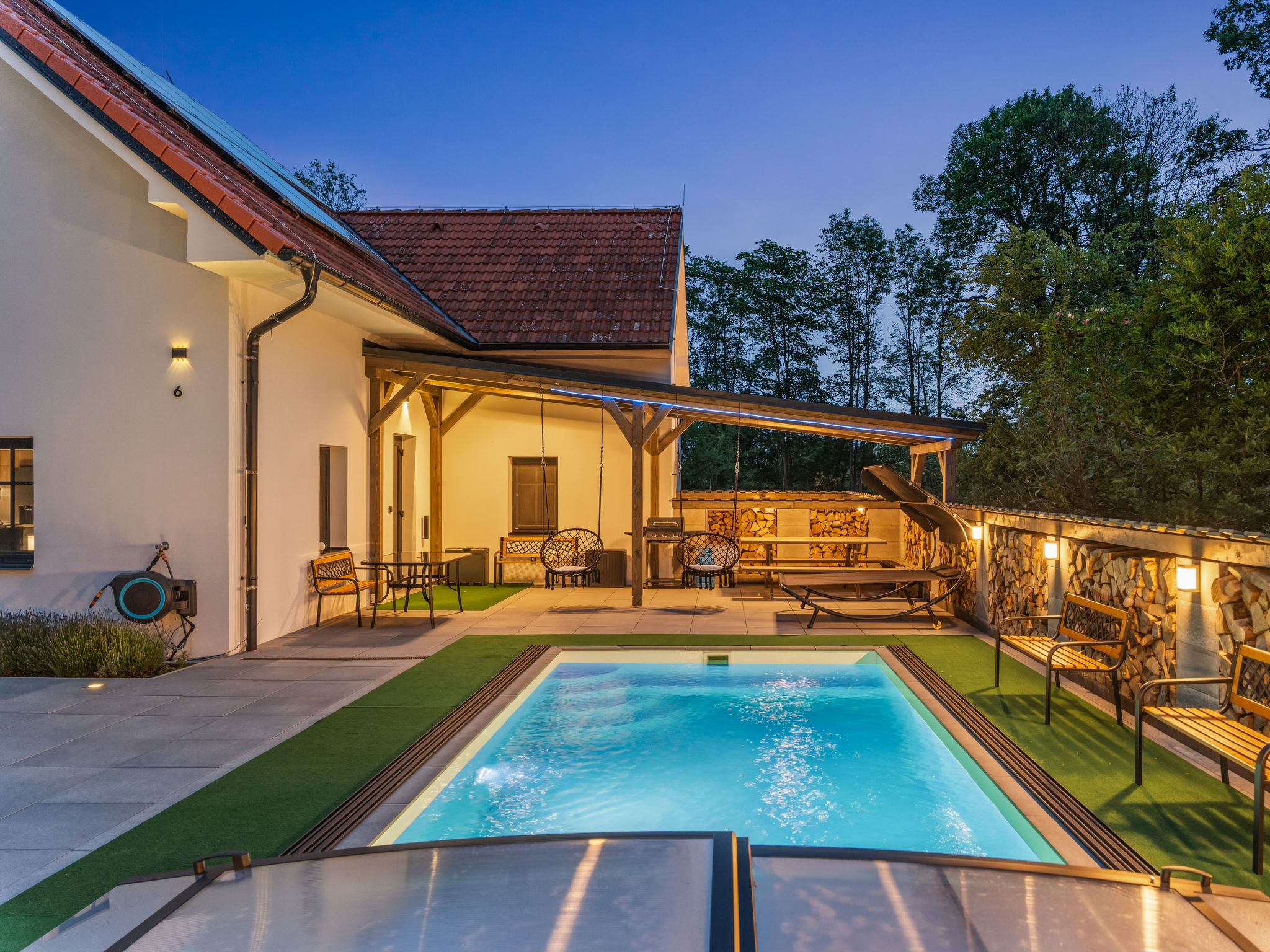 Party & Friends Villa