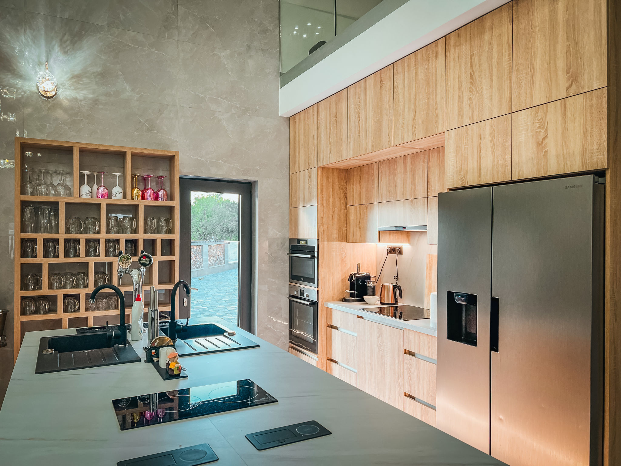 Party & Friends Villa-Dedans