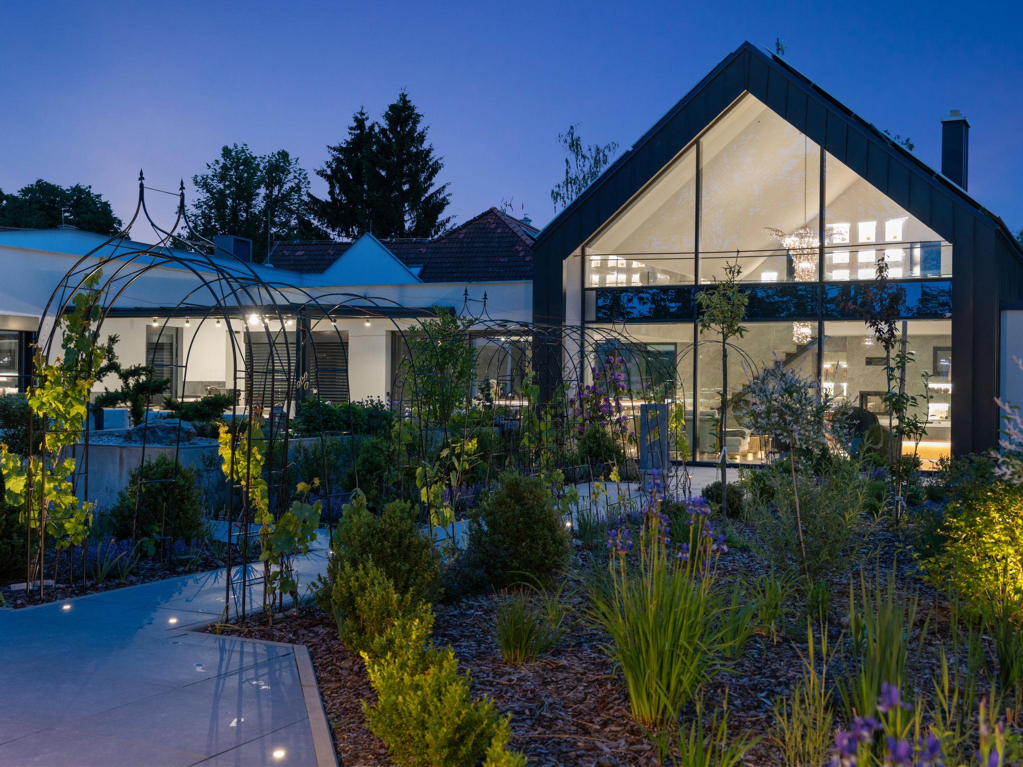 Luxury Palace with Swimming Spa&Jacuzzi - Buiten