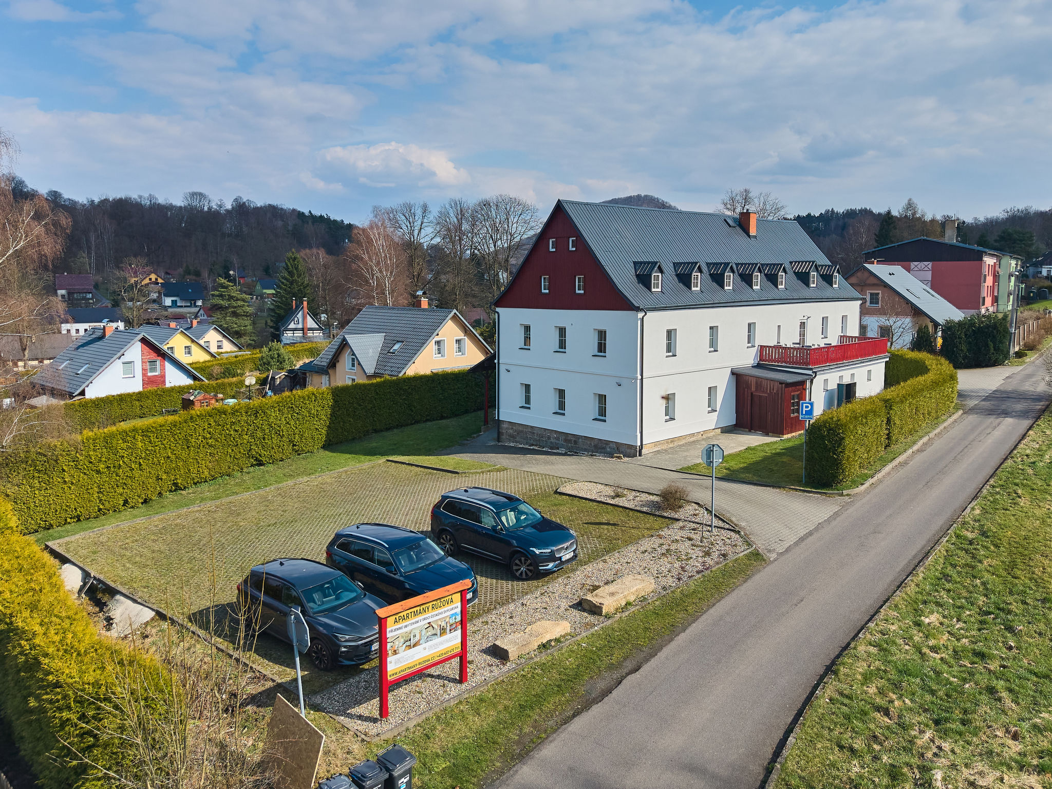 "Růžová 4", 2-Zimmer-Wohnung. Komfortabel und schön eingerichtet: 1 Zimmer mit 2 Betten und 1 Doppelbett. Kleine, offene Küche (Geschirrspüler, 2 Induktionskochplatten, Toaster, Wasserkocher, Mi..