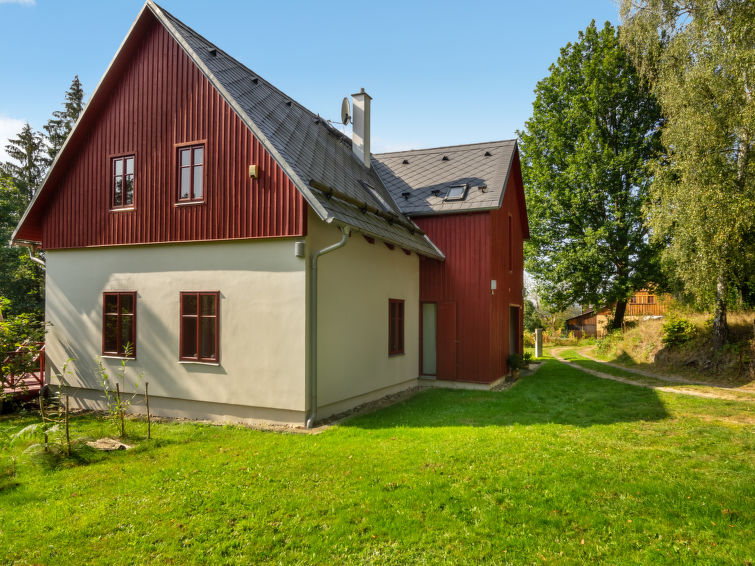 1-Zimmer-Studio im Erdgeschoss. Geräumig und hell, modern und gemütlich eingerichtet: offenes Wohn-/Schlafzimmer mit Panoramafenster mit 1 Doppeldiwanbett, 1 Doppelbett und Sat-TV (Flachbildschirm),..