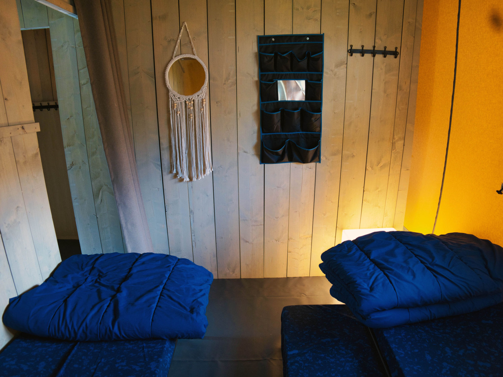 Camping 2000 - Safaritent Medium - Binnen