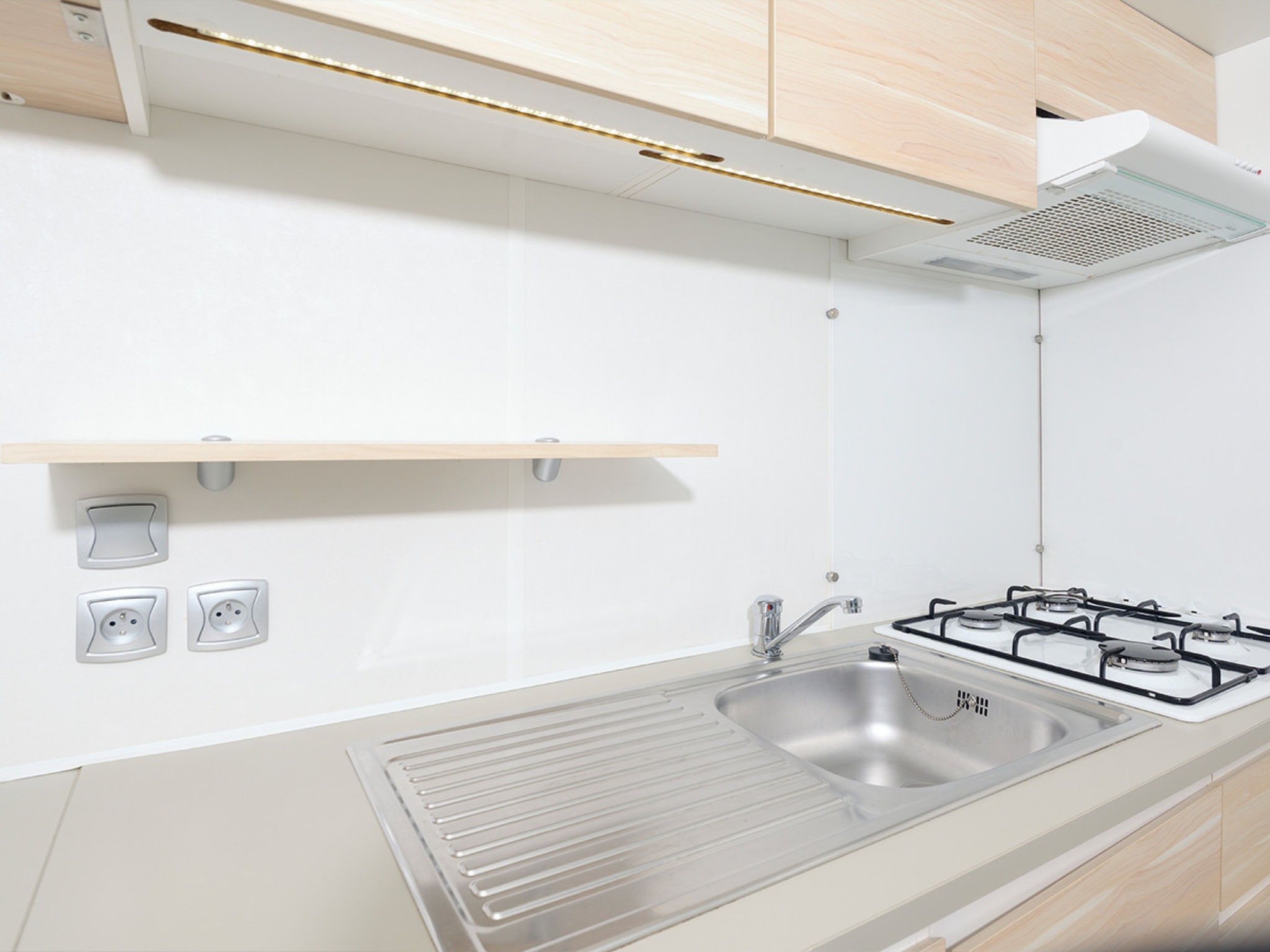  — Kitchen / Dining Room (4 of 12)