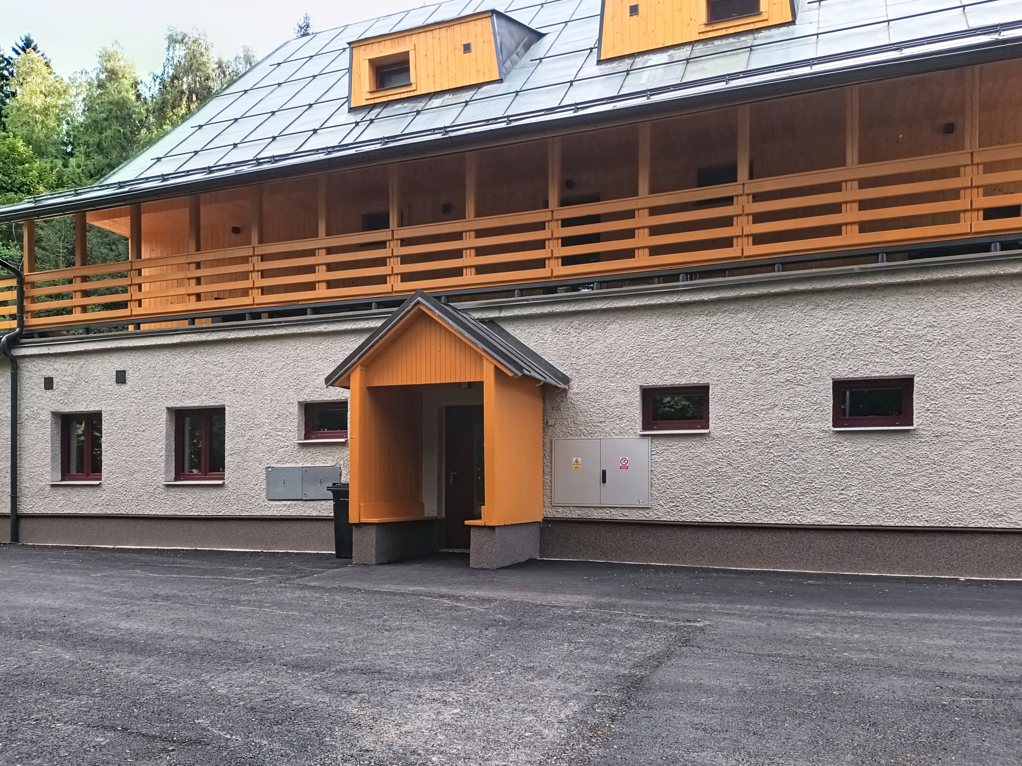 Jasmína - Buiten