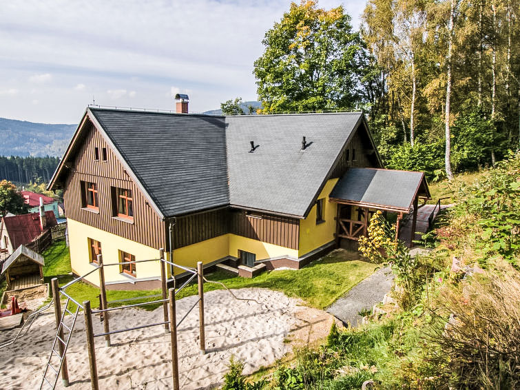 Vakantiehuis met verwarmd zwembad aan de piste in Albrechtice