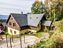 Vakantiehuis met verwarmd zwembad aan de piste in Albrechtice - thumbnail 1
