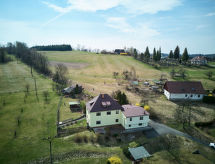 Zonnig vakantiehuis in Tanvald, IJzergebergte – direct aan de piste - thumbnail 1