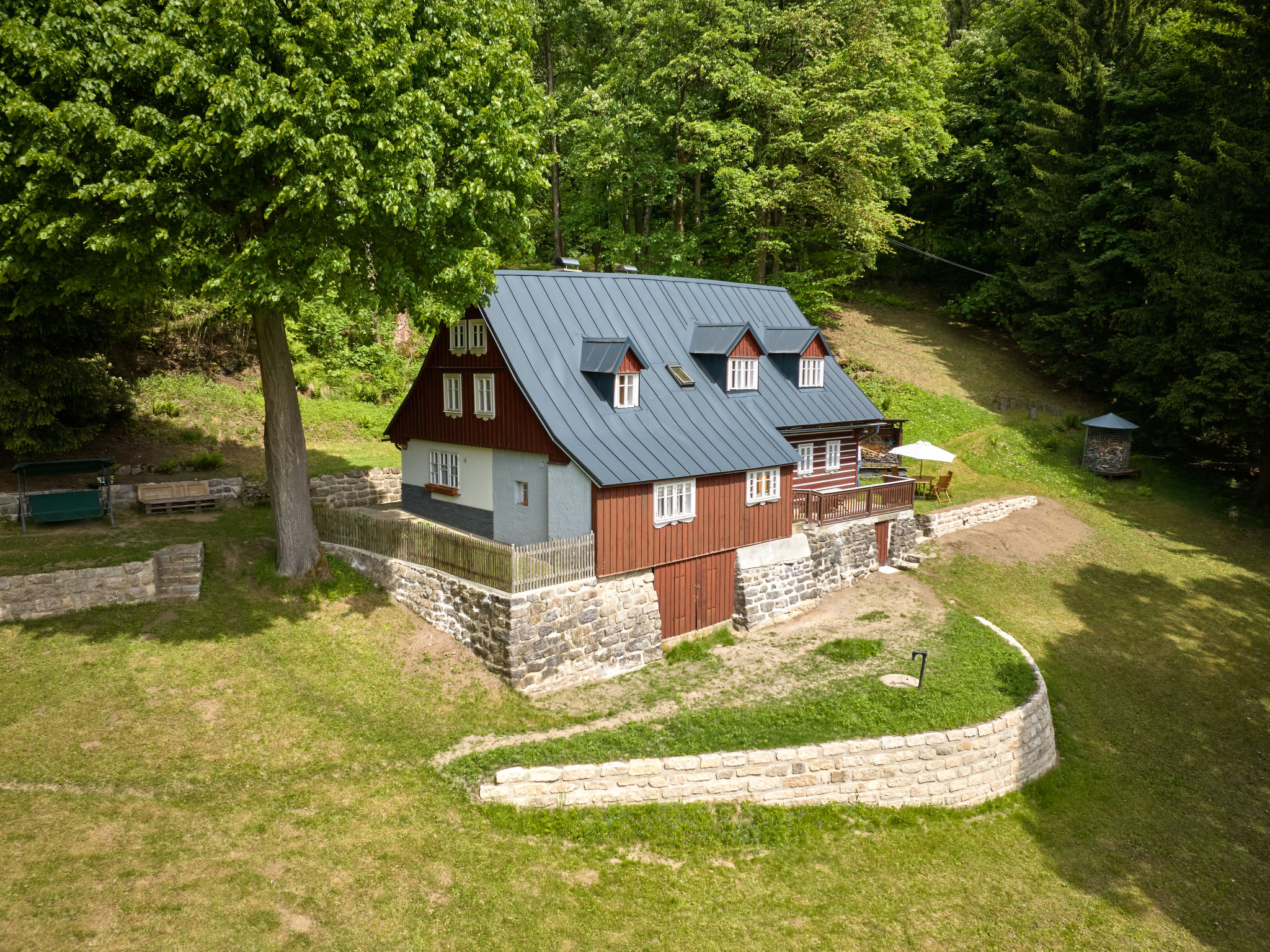 Sunny Slope & Sauna - Buiten