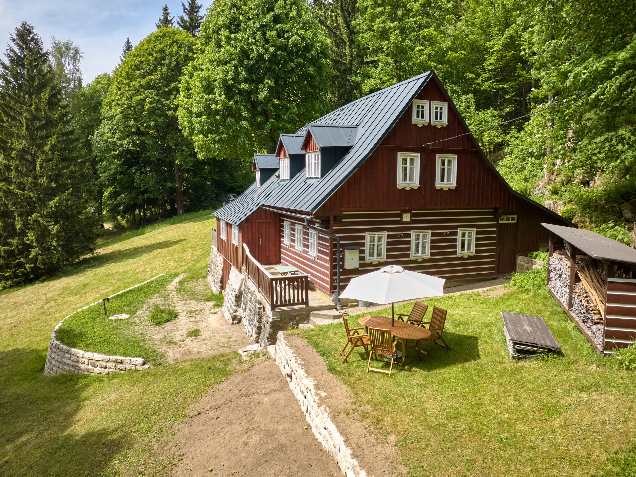 Sunny Slope & Sauna - Buiten