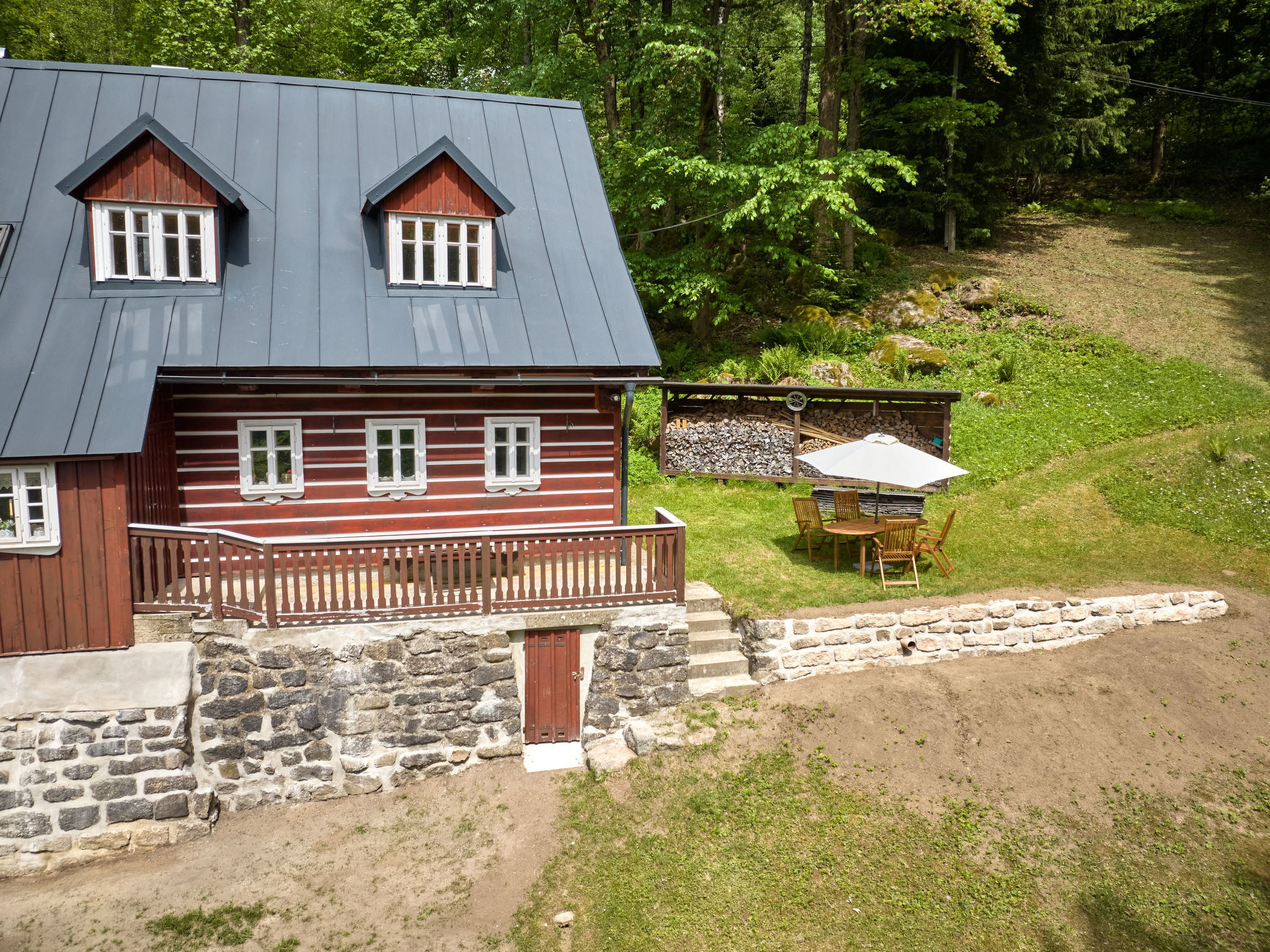 Sunny Slope & Sauna - Buiten