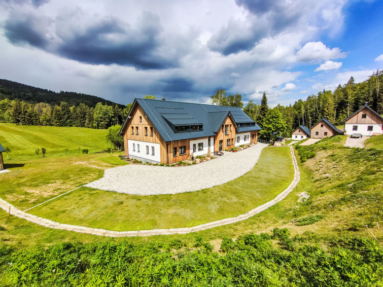 Modern appartement Markéta in Smržovka aan de bosrand in Smržovka