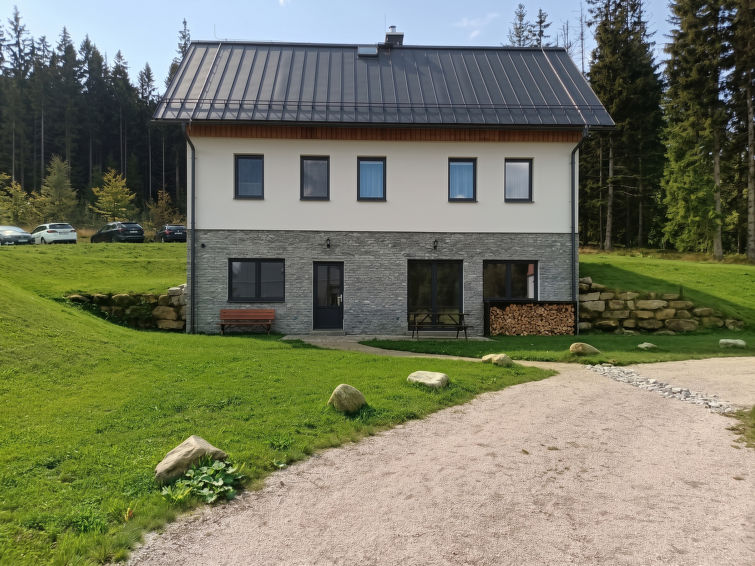 Appartement met open haard in Smržovka direct aan het bos in Smržovka