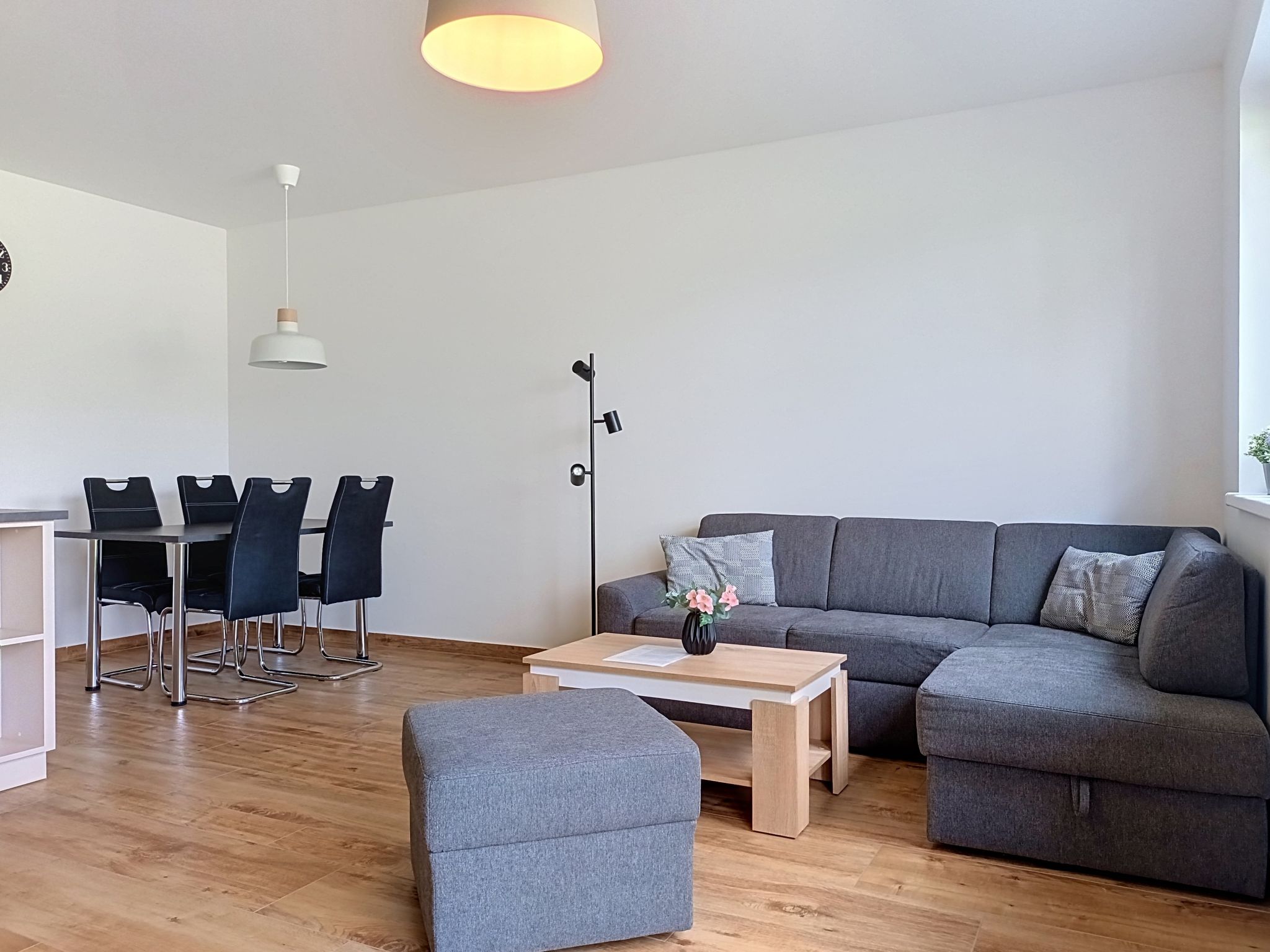 Sunny Terrace Oasis - Inside