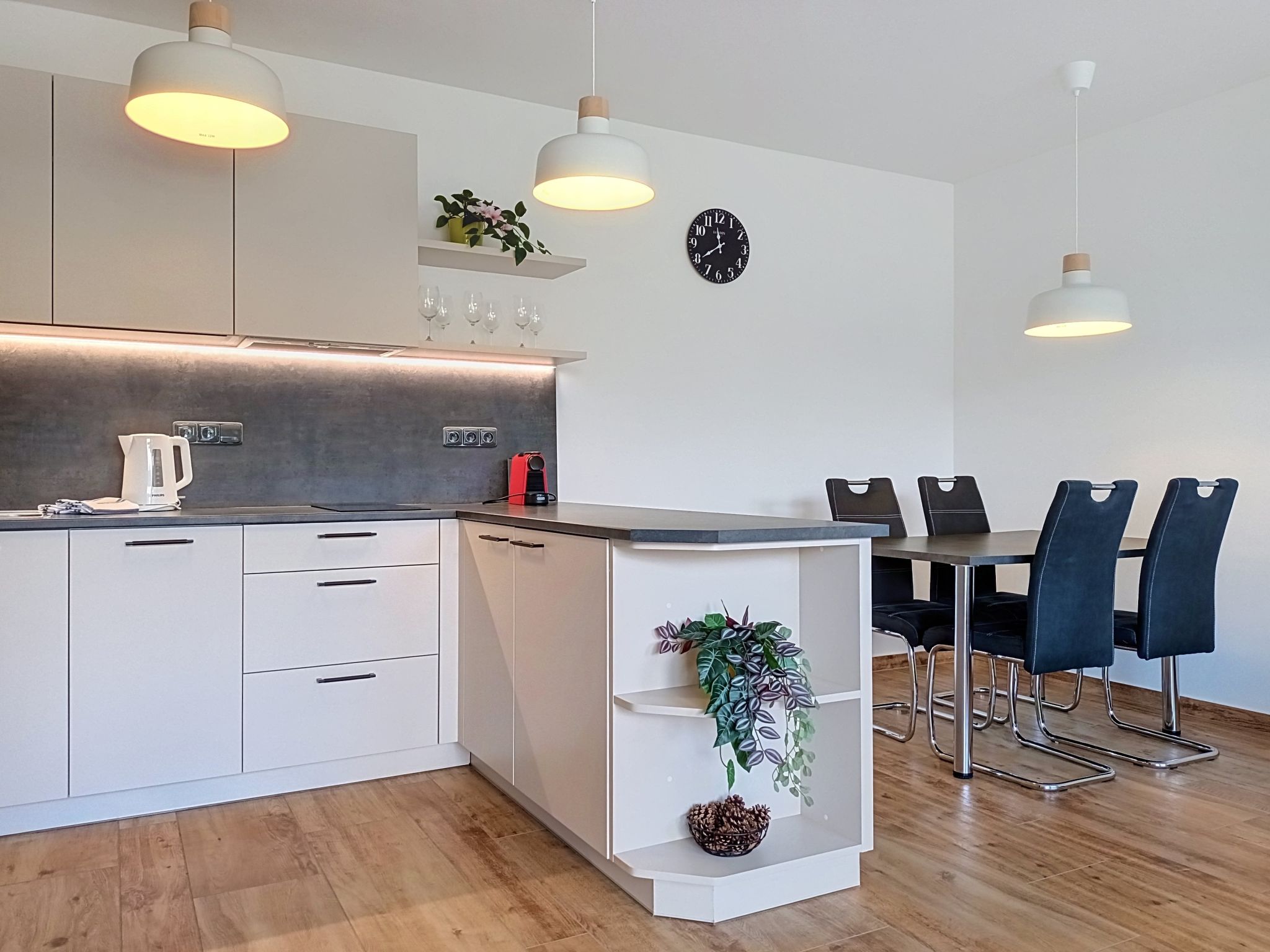 Sunny Terrace Oasis - Inside