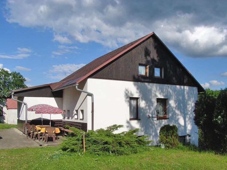 Vrijstaand vakantiehuis in Smržovka met privézwembad voor 10 personen in Smržovka