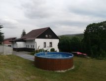 Ruime villa met privézwembad direct aan de skipiste in Smržovka - thumbnail 2