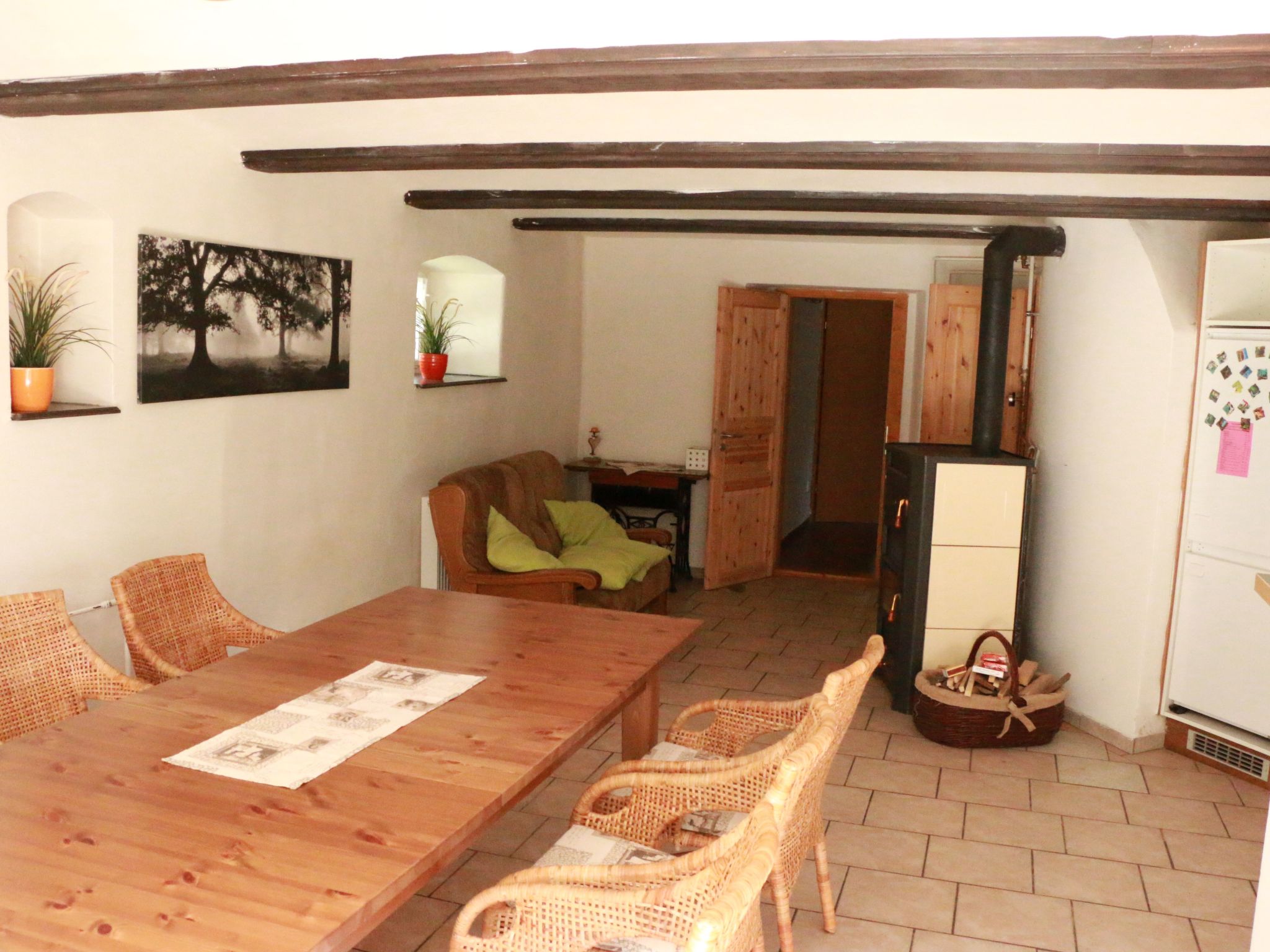 Traditionelles Haus, umgeben von Wäldern in Ralsko-Binnen