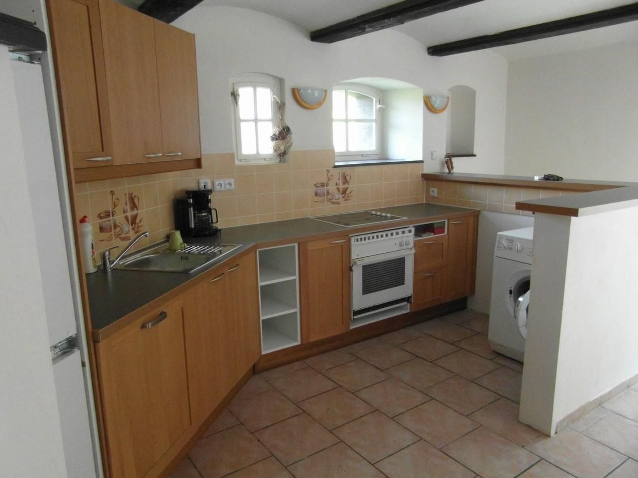 Traditionelles Haus, umgeben von Wäldern in Ralsko-Binnen