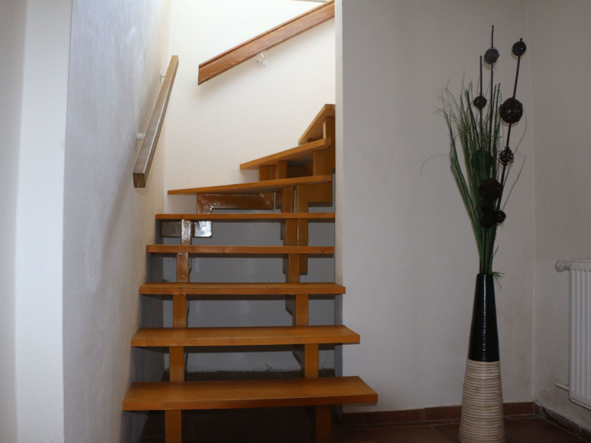 Traditionelles Haus, umgeben von Wäldern in Ralsko-Binnen