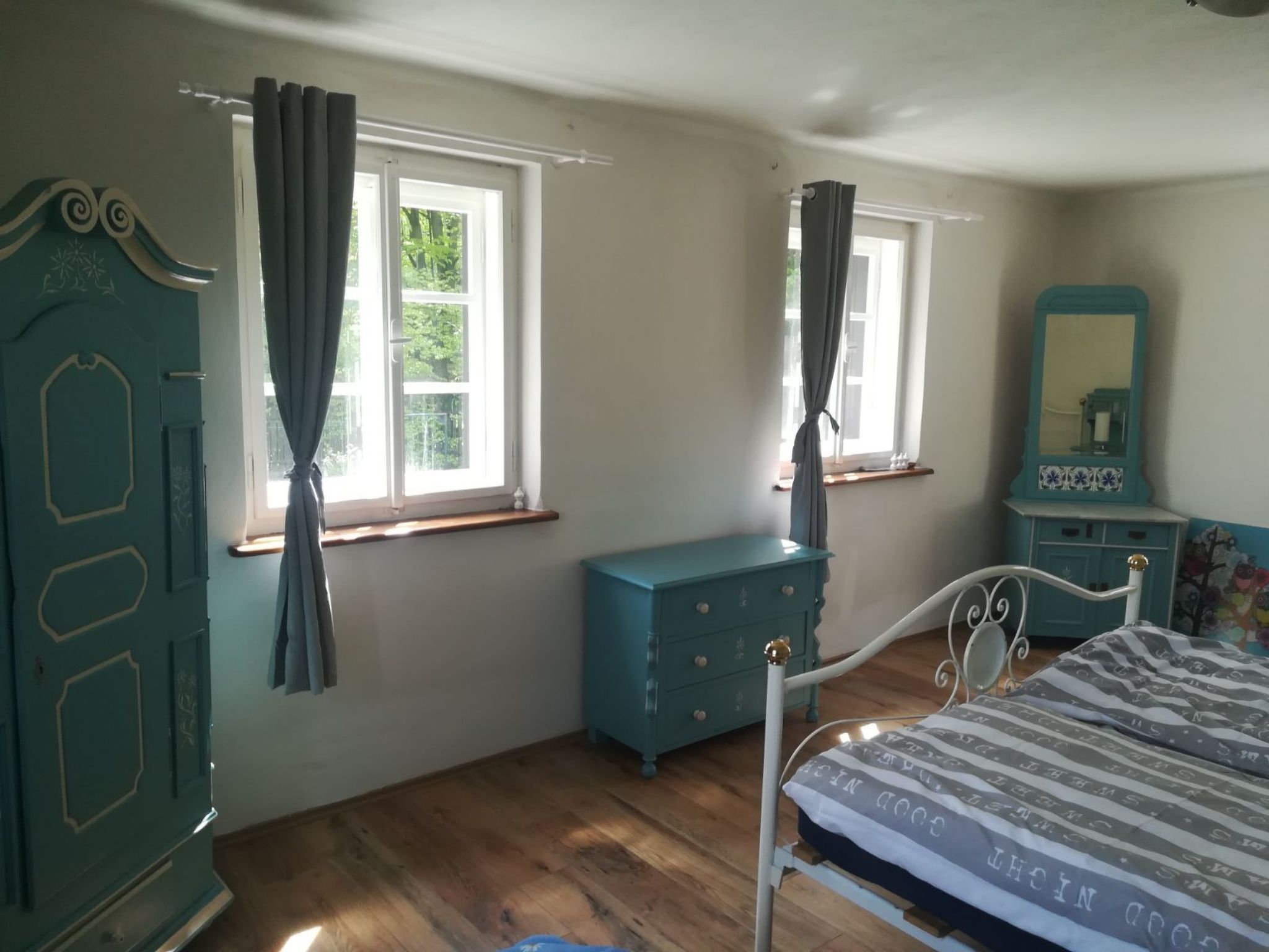 Traditionelles Haus, umgeben von Wäldern in Ralsko-Binnen