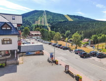Op 300 m van de piste: Ruim appartement Belvedere in Harrachov - thumbnail 1