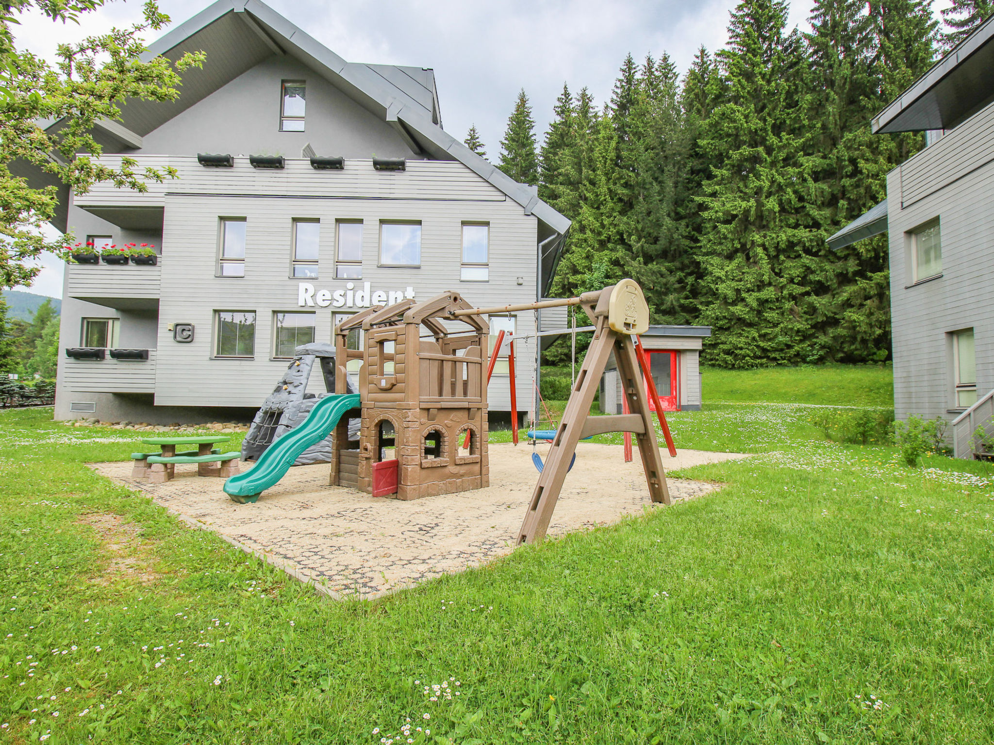 Resident Harrachov B-Outside