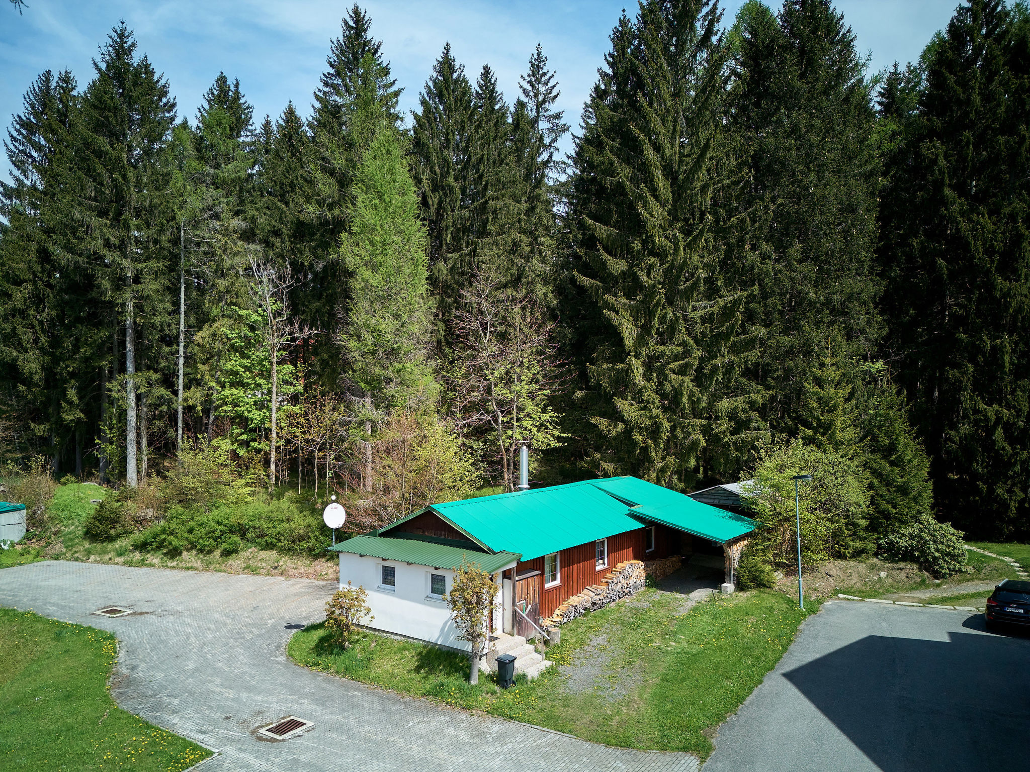 Chaloupka U lesa-Outside