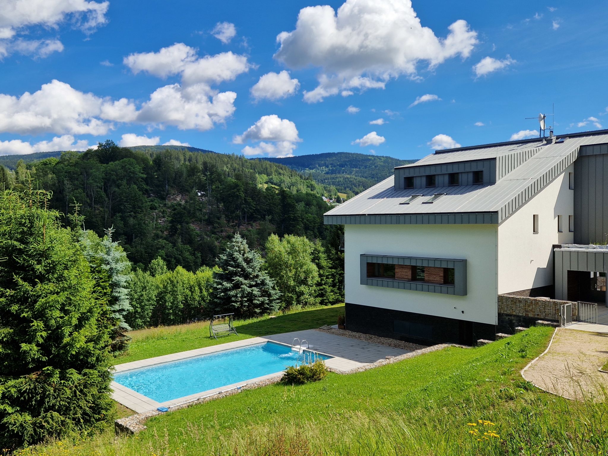 Vakantiehuis met zwembad in Rokytnice nad Jizerou (Tsjechië) voor 3 personen