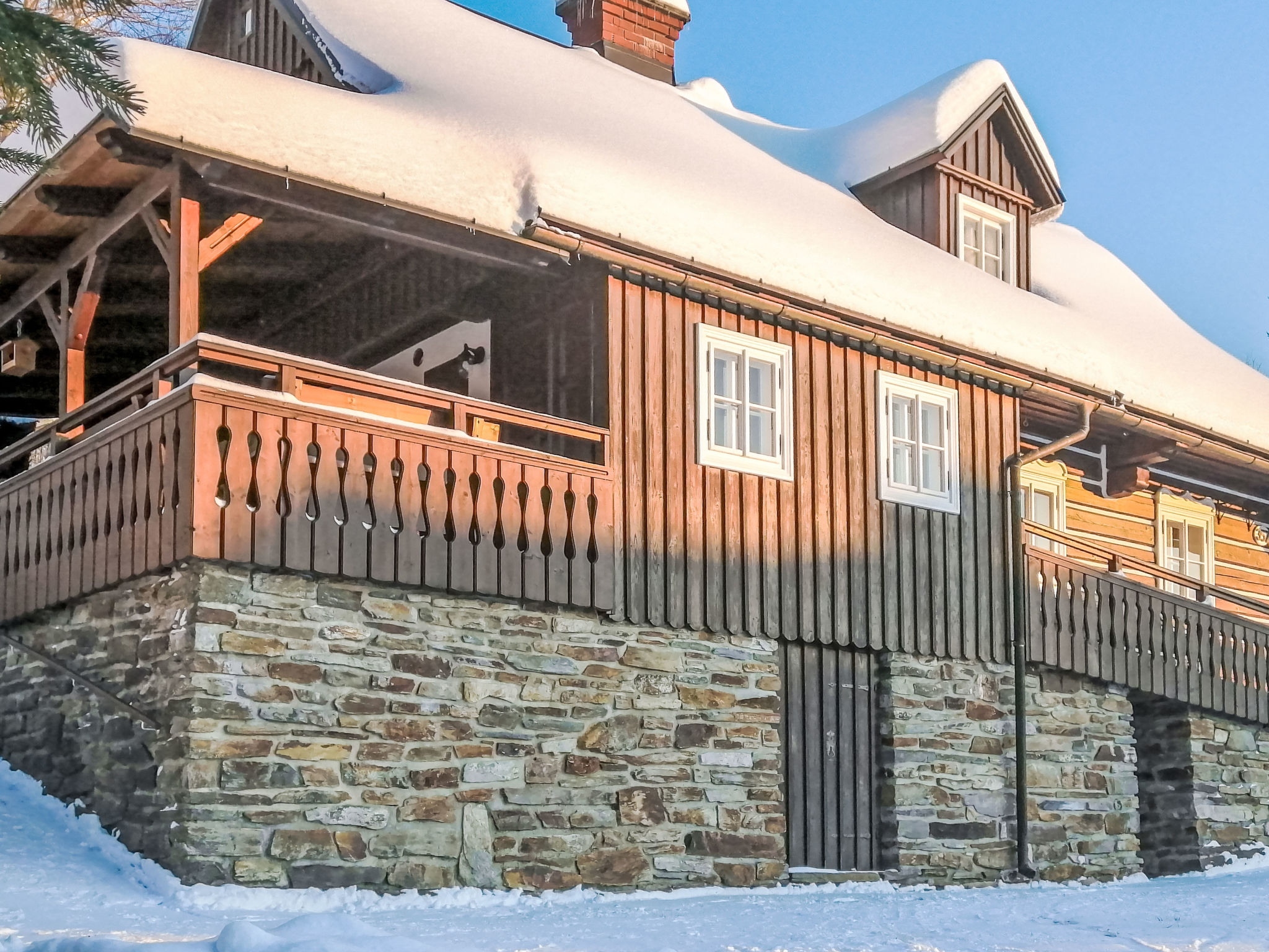 Rustic Lodge - Outside