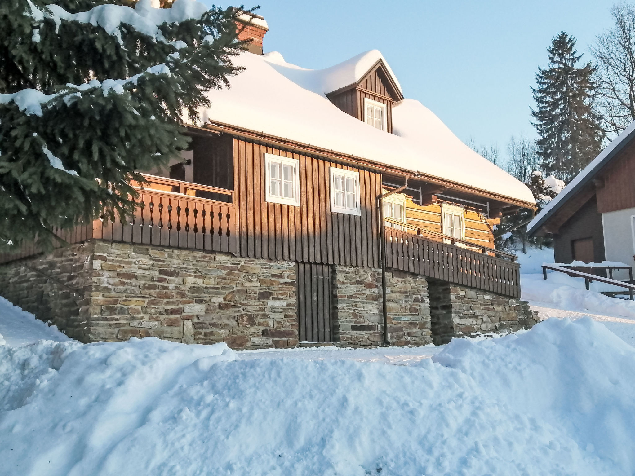 Rustic Lodge - Outside