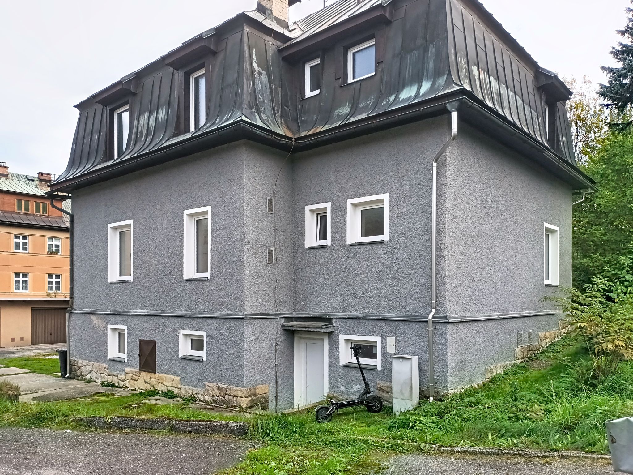 Grey - Outside