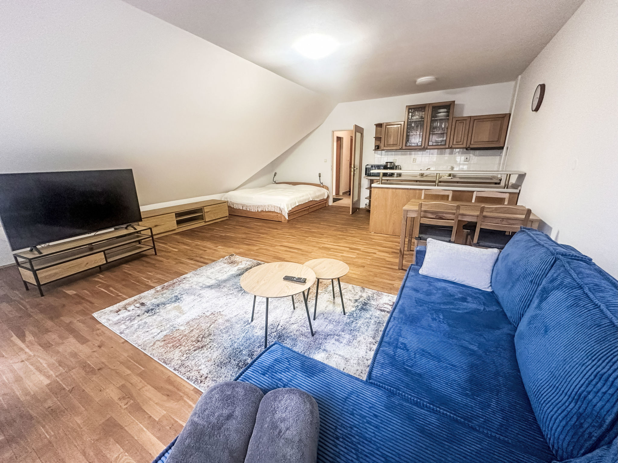 Rosie-Dolní náměstí-Dedans