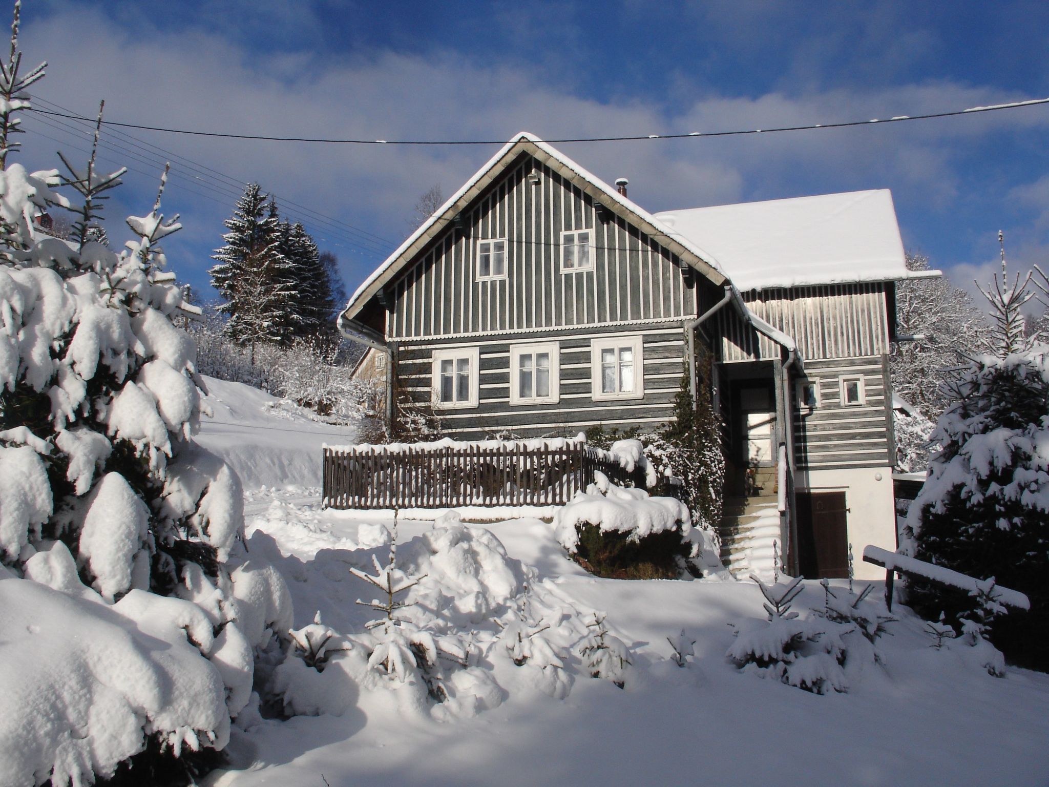 Charmantes, traditionelles Holzhaus-Binnen