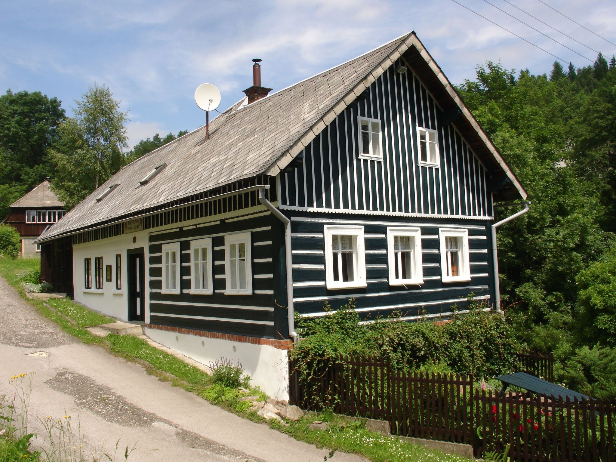 Charmantes, traditionelles Holzhaus-Binnen