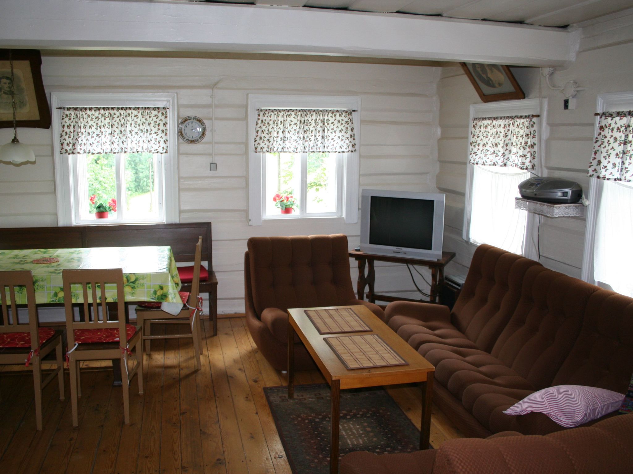 Charmantes, traditionelles Holzhaus-Binnen