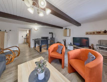 Vrijstaande gerenoveerde cottage met privézwembad in Kvasiny - thumbnail 2