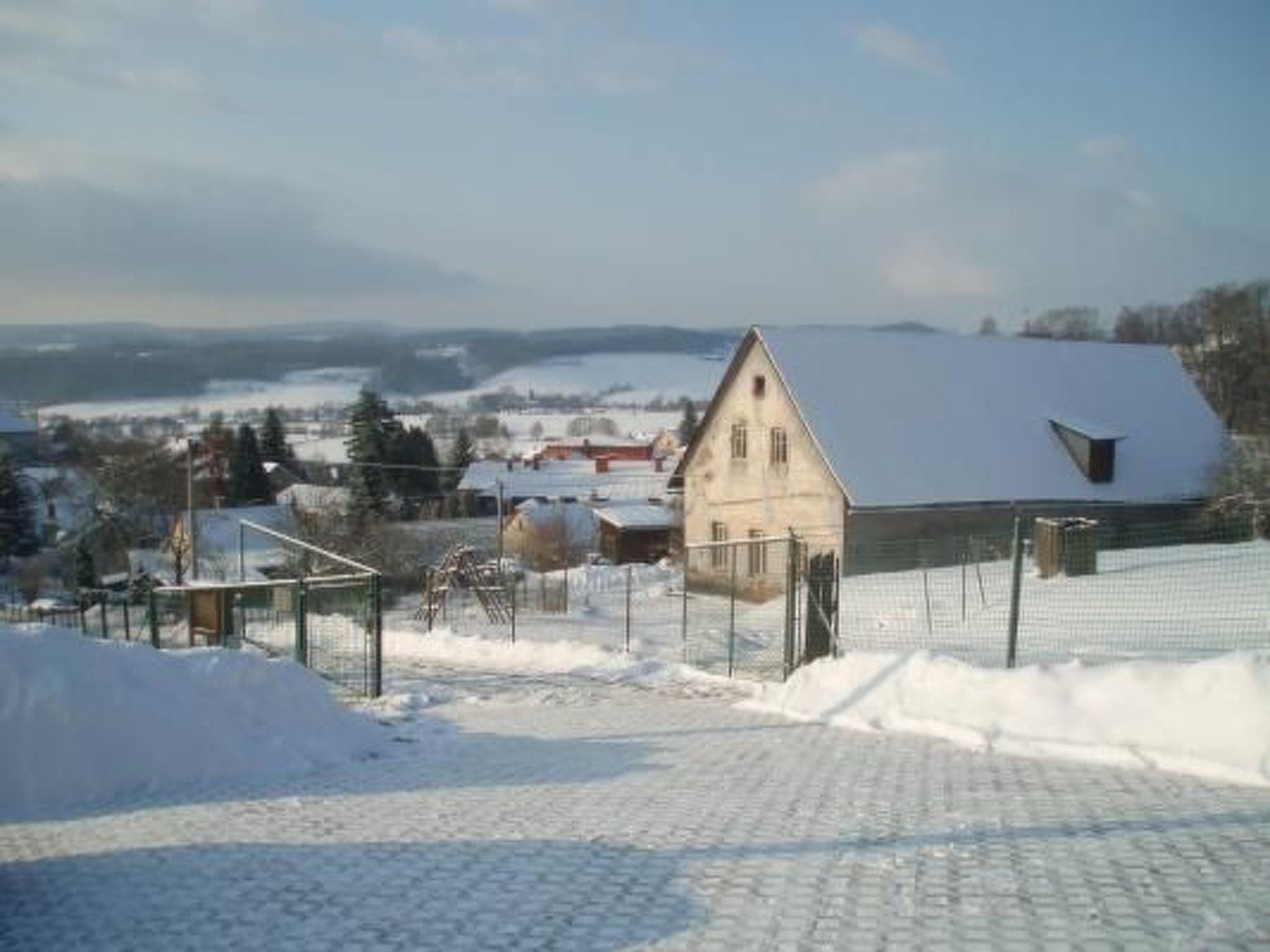 Villa "Na Hora" mit Garten, Grill und Terrasse-Binnen