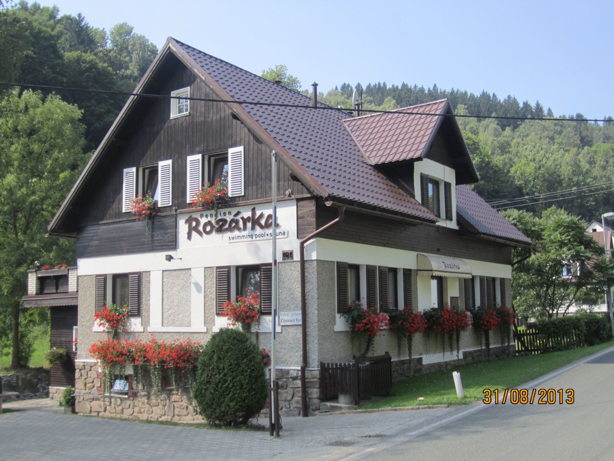 mit solarbeheiztem Außenpool und Sauna