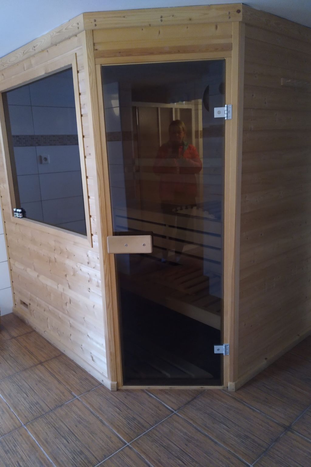 Mit solarbeheiztem Außenpool und Sauna-Binnen