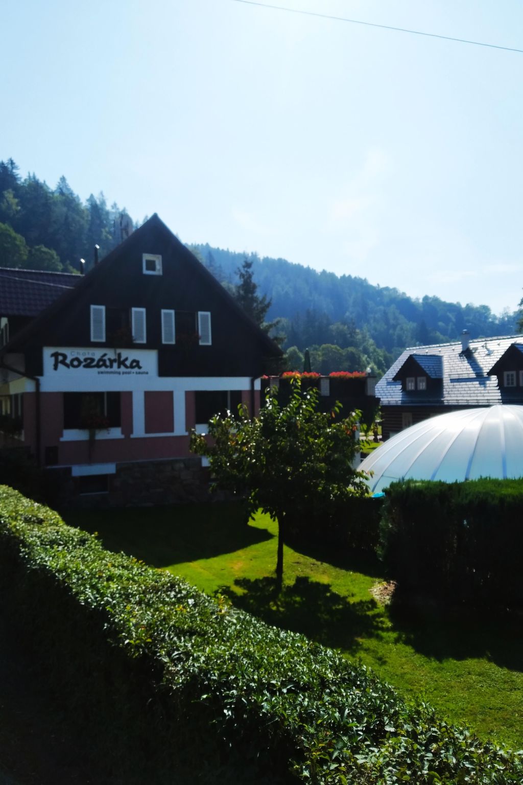 Mit solarbeheiztem Außenpool und Sauna-Binnen