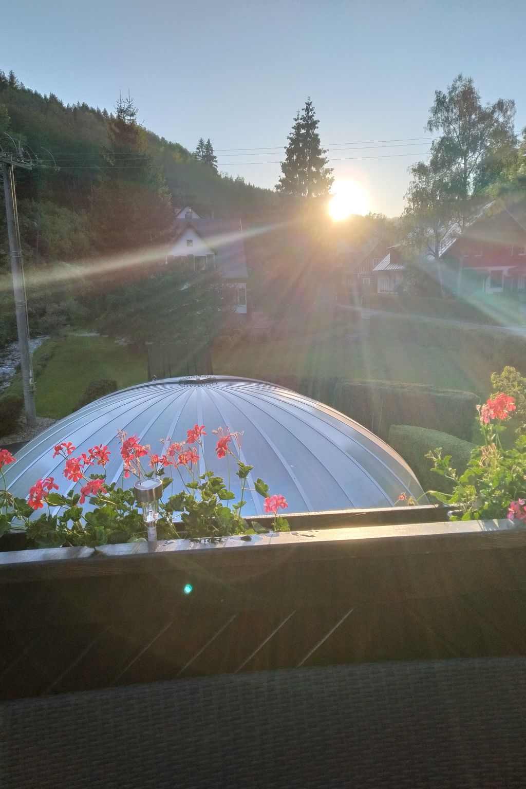 Mit solarbeheiztem Außenpool und Sauna-Binnen