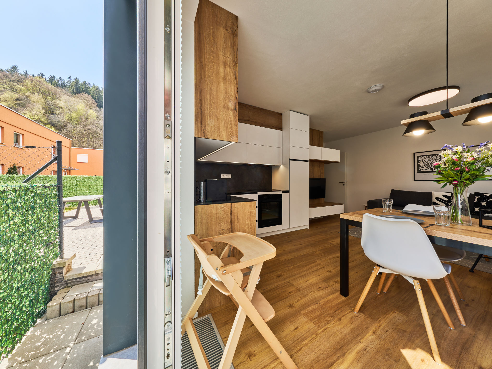 Chic Mountain Terrace Lounge - Binnen