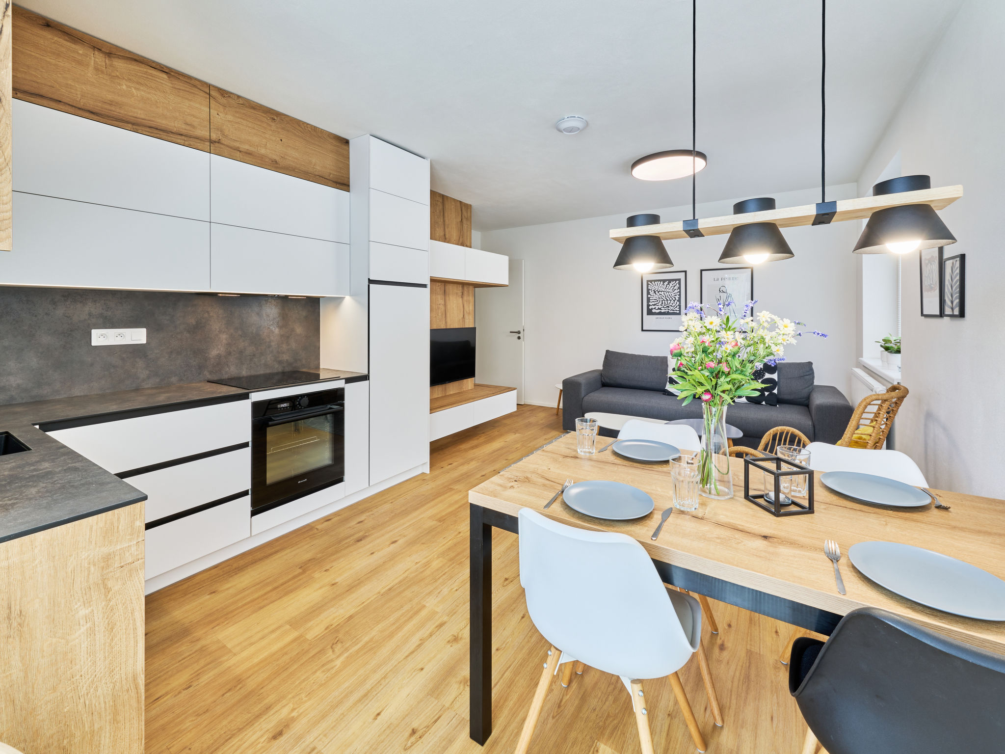 Chic Mountain Terrace Lounge